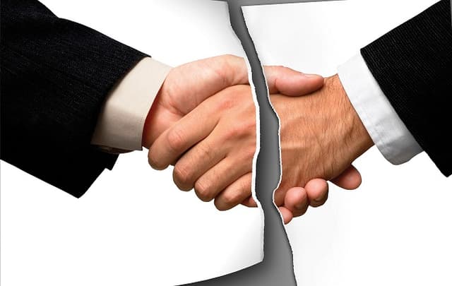 Выплаты ОГСС и ОМС при немедленной отставке работника