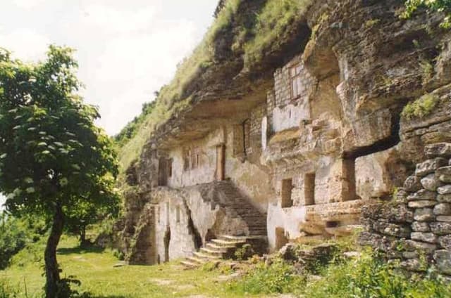 Frecventarea structurilor de primire turistică colective cu funcţiuni de cazare în ianuarie-martie 2014