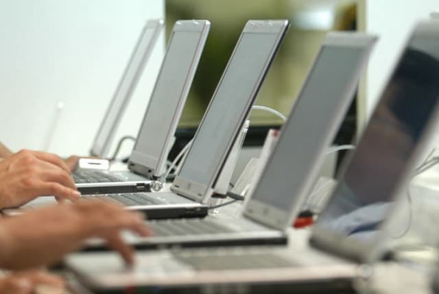 Parlamentul a adoptat proiectul de lege privind crearea parcurilor IT