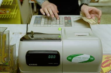 AmCham propune excluderea utilizării mașinilor de casă la efectuarea operațiunilor valutare