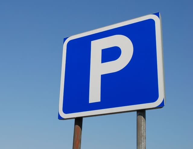 La licitația pentru parcări vor putea participa doar companii străine