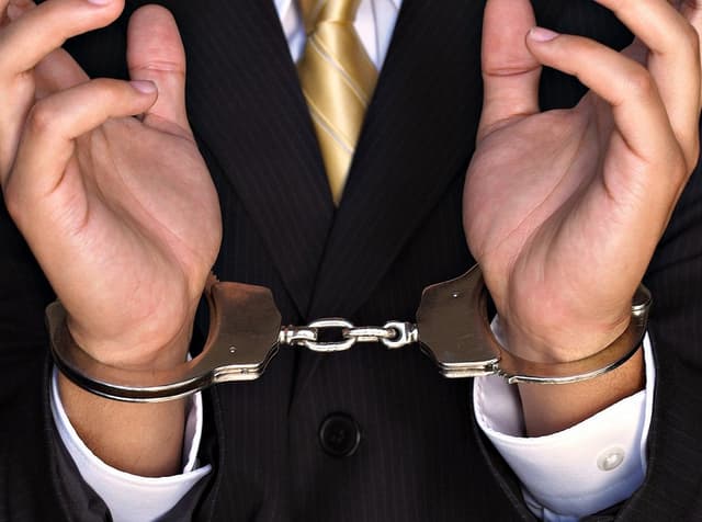 Condamnare pentru evaziune fiscală şi insolvabilitate fictivă