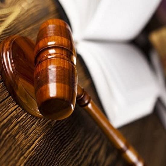 Privarea de dreptul de a desfășura o anumită activitate, constituţională