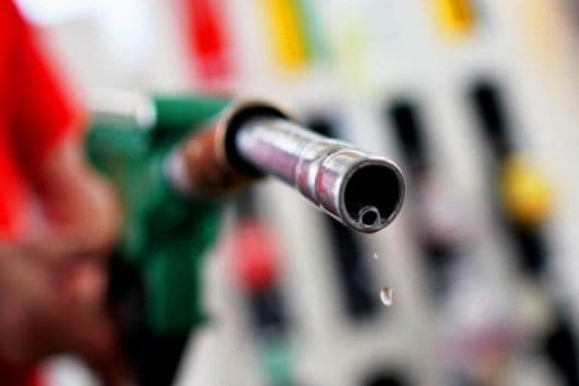 Patru operatori de pe piaţa produselor petroliere din RM riscă să rămînă fără licenţă