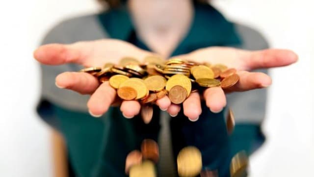 Câştigul salarial mediu în martie 2014