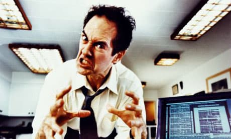 Сотрудники болезненно реагируют на критику начальника