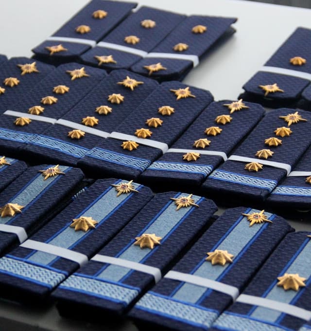 Unii funcționari fiscali vor purta epoleţi