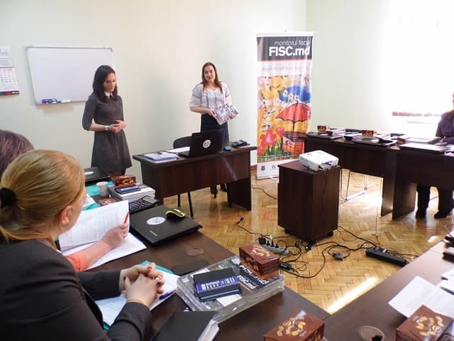 P.P. „Monitorul Fiscal FISC.MD”  a felicitat contabilii în cadrul unui seminar