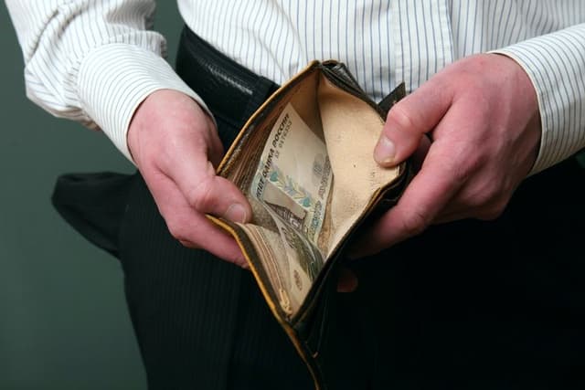 5 greșeli financiare pe care le fac majoritatea oamenilor