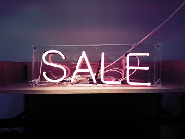 Comerțul interior: reglementarea vânzării produselor la preţ redus