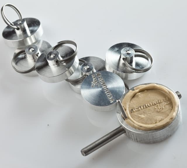 Налоговый пост: изменения в Руководстве по процедурам опломбирования и распломбирования