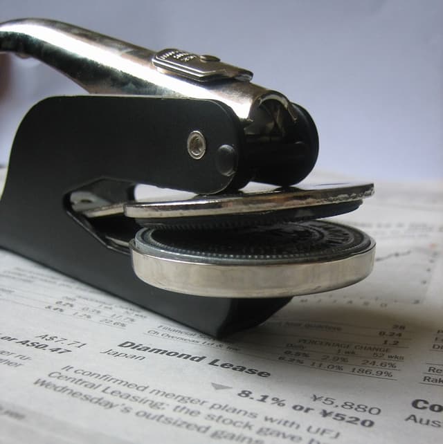 НДС и право на вычет при заключении договора об уступке права требования взамен на вознаграждение