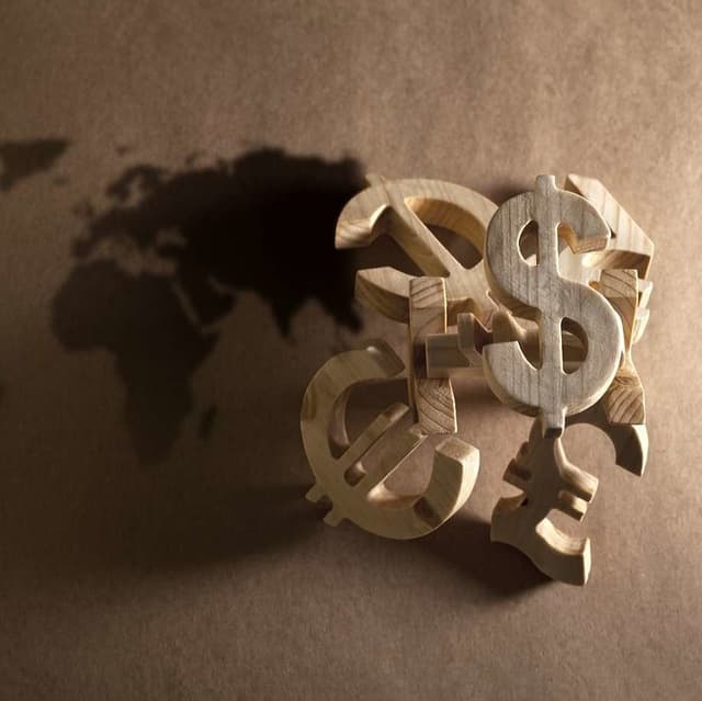 Cererea de valută din partea persoanelor juridice a sporit