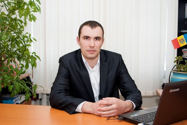 Об удержании судебным исполнителем или нотариусом подоходного налога из выплаты в адрес физического лица