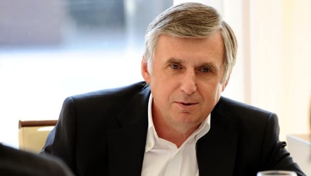 Стурза: Январь 2016 года бюджетники могут встретить без зарплат