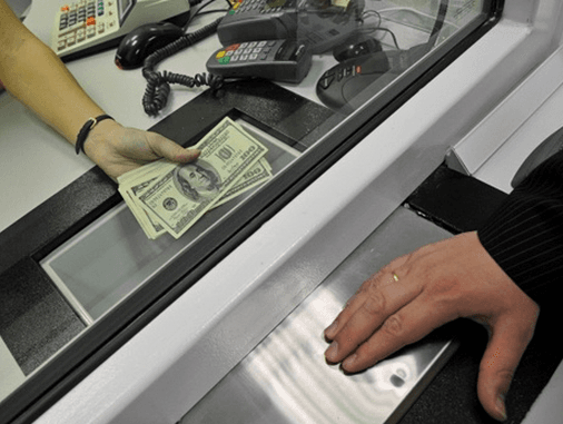 Cetățenii Republicii Moldova vor putea cere banii înapoi în cazul efectuării unei operațiuni de schimb valutar