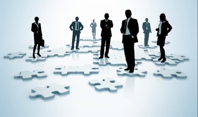 Cum cred angajații din corporații că ar putea avansa în carieră