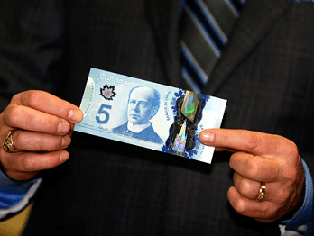 Канадцы дорисовывают портрет экс-президента на купюрах, превращая его в Спока