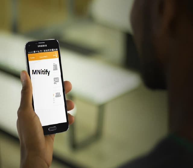 Pentru notificarea destinatarilor va fi utilizat exclusiv MNotify