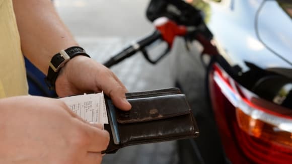 În I semestru din 2016, prețul mediu de import a benzinei în Moldova a constituit $482,7 pentru o tonă, comparativ cu $638,4 din aceeași perioadă din 2015 (-24,4%)