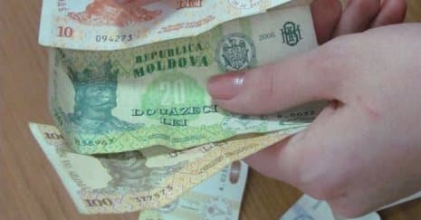 ​Национальный банк укрепил курс лея перед выборами, но не придал уверенности населению в его «крепости»