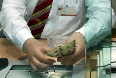 Transferurile din străinătate prin băncile moldoveneşti au atins 1,4 miliarde de dolari SUA