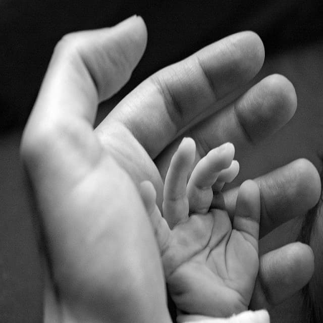 О праве отца на пособие по уходу за больным ребенком и в случае если мать ребенка не работает