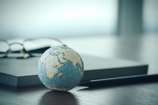 О праве ведения независимой деятельности иностранными гражданами