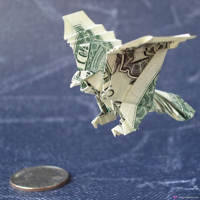 Oferta de valută depăşeşte cererea de 1,5 ori