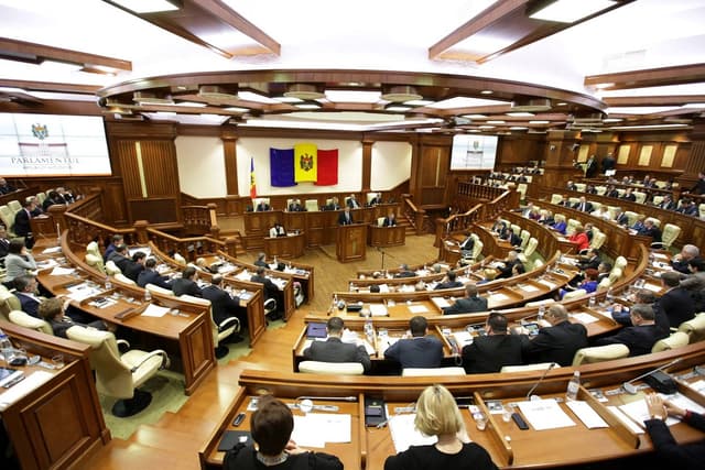 Parlamentul a aprobat modificările în legile bugetare anuale