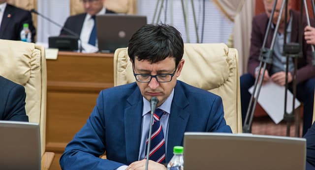 Octavian Armașu: Despre necesitatea privatizării unor întreprinderi de stat, semnarea Acordului cu FMI și implementarea Creditului polonez