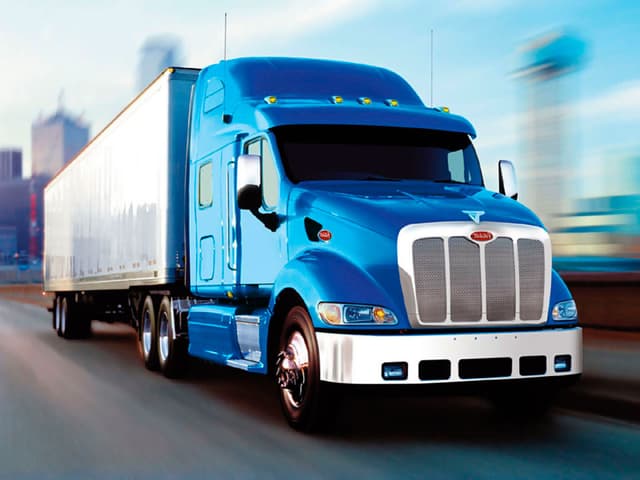 Uniunea Transportatorilor cere Parlamentului anularea majorării taxelor rutiere cu 50%