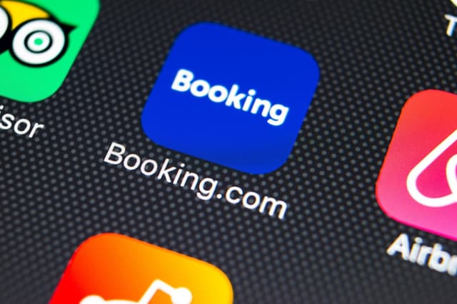 TVA la beneficiere de serviciile platformei booking.com