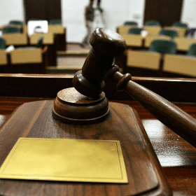 Calificarea plăților obținute în baza hotărârii instanței de judecată drept surse de venit 