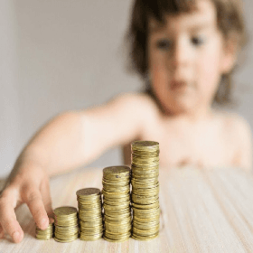 Beneficiari ai indemnizației pentru îngrijirea copilului vor deveni și refugiații din Ucraina