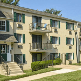 Angajați ai instituțiilor bugetare sau care activează în sfera serviciilor publice ar putea beneficia de locuințe sociale