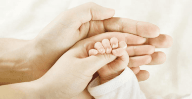 Cu privire la acordarea de către angajator a concediilor de maternitate şi paternitate