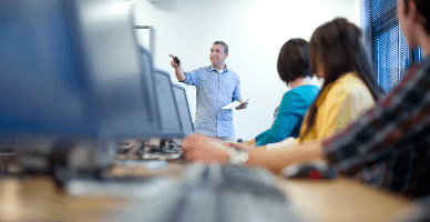 Persoanele care sunt în căutarea unui loc de muncă pot participa la cursuri de formare profesională pe bază de voucher