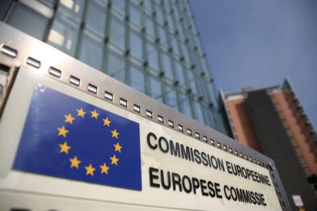 Comisia Europeană solicită României oprirea tratamentului fiscal discriminatoriu aplicat persoanelor fizice nerezidente